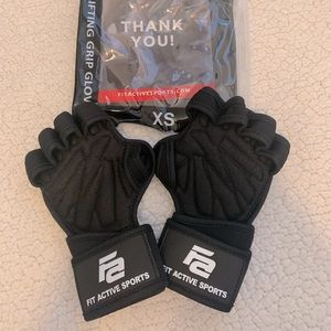 Fit active sports weight lifting workout gloves